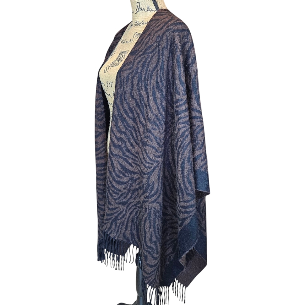 Animal Print Fringe Wrap - Picture 4 of 8